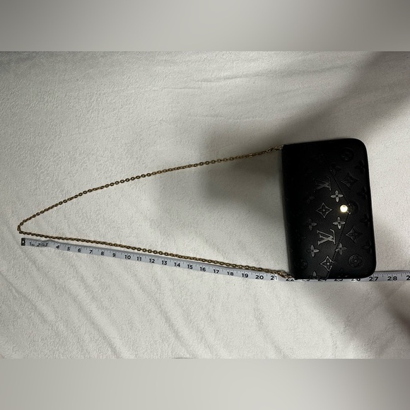 Elegant Black Crossbody Bag - Picture 9 of 10